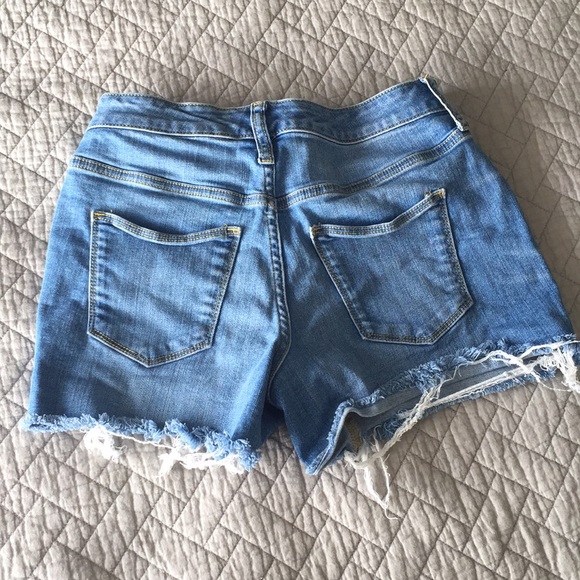 Universal Thread Mid Rise Shorts - Picture 3 of 3